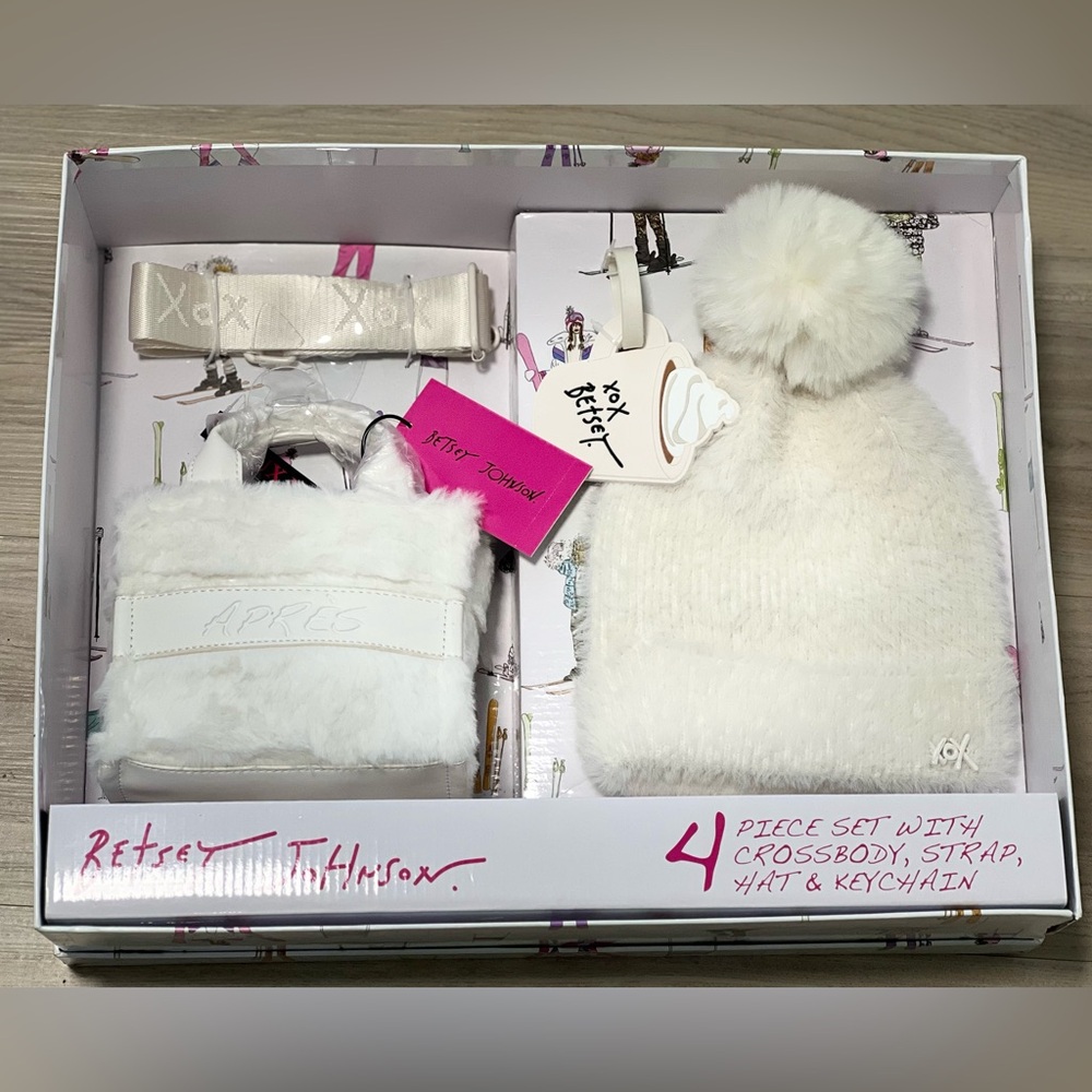 Betsey Johnson Women's White Winter Hat & Bag Set NWT with box set